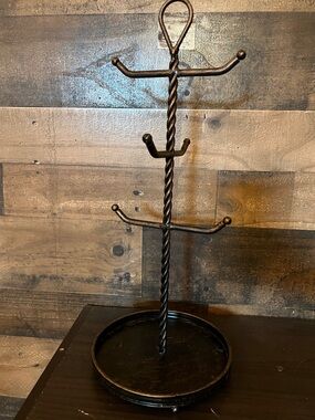 Twisted Metal Jewelry or mug Stand in Dark Bronze